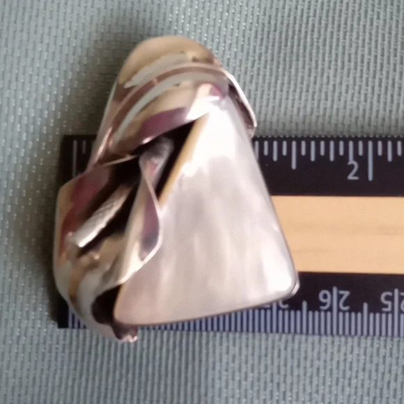 ARTIST MADE STERLING SILVER CALLA LILLY AND WHITE MOTHER OF PEARL PIN/PENDENT - Picture 9 of 10